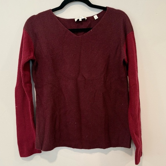 Vince Red Two-Toned V-Neck Sweaters Wool Cashmere Blend  XS 1592 - Picture 1 of 9
